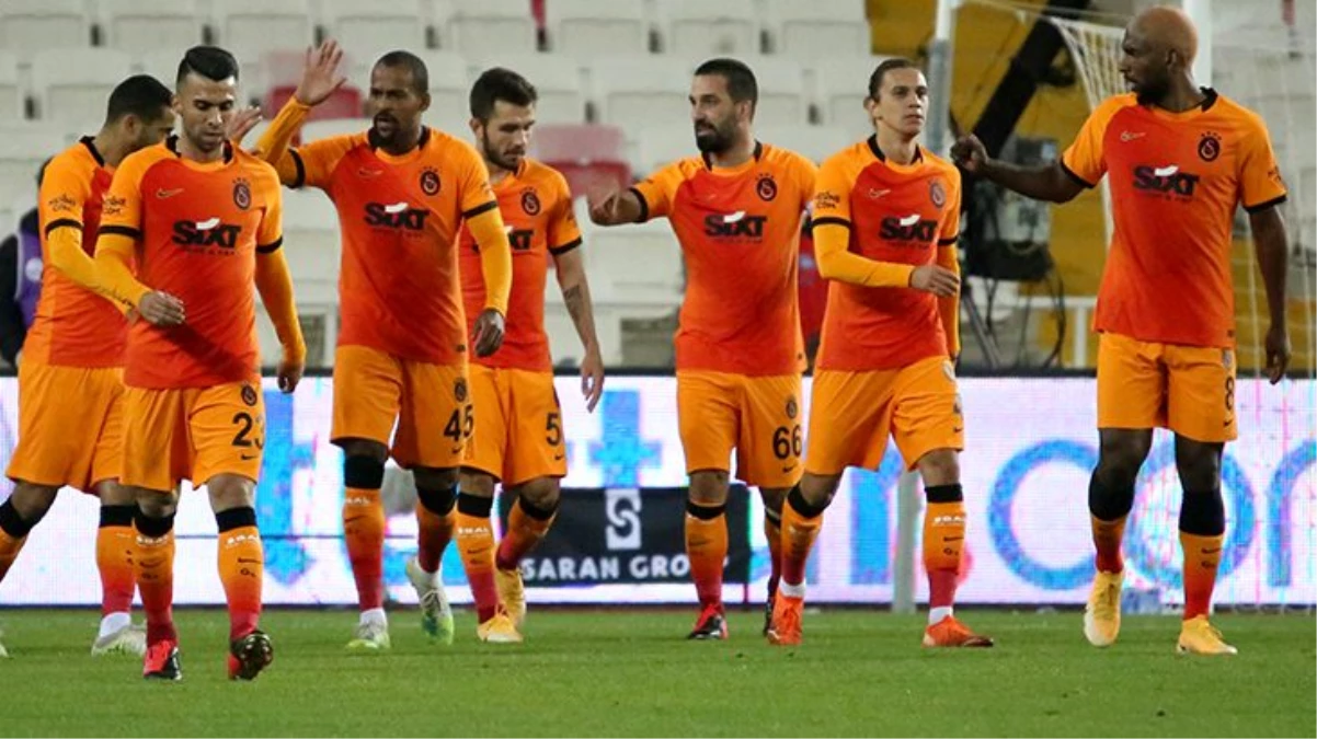 G.Saray, Sivasspor\'u deplasmanda 2-1 yenerek üst üste 3. galibiyetini aldı