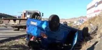 Hızını alamayan otomobil şarampole devrildi: 2 yaralı