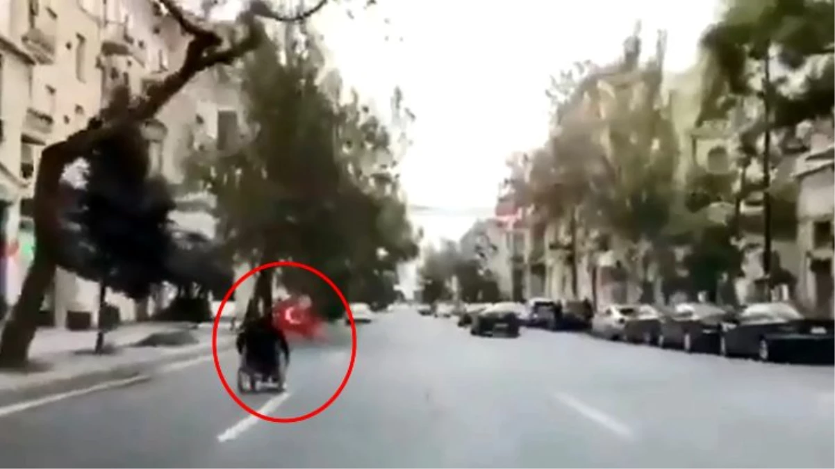 İşgalden kurtarılan Şuşa\'dan yeni görüntüler! Tekerlekli sandalyesinde Türk bayrağı taşıyan Azerbaycanlı dikkat çekti