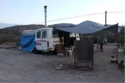 Son dakika haber... Karayolu kenarında çadırda yaşam mücadelesi veren aile yardım bekliyor Son dakika haber... Karayolu kenarında çadırda yaşam mücadelesi veren aile yardım bekliyor
