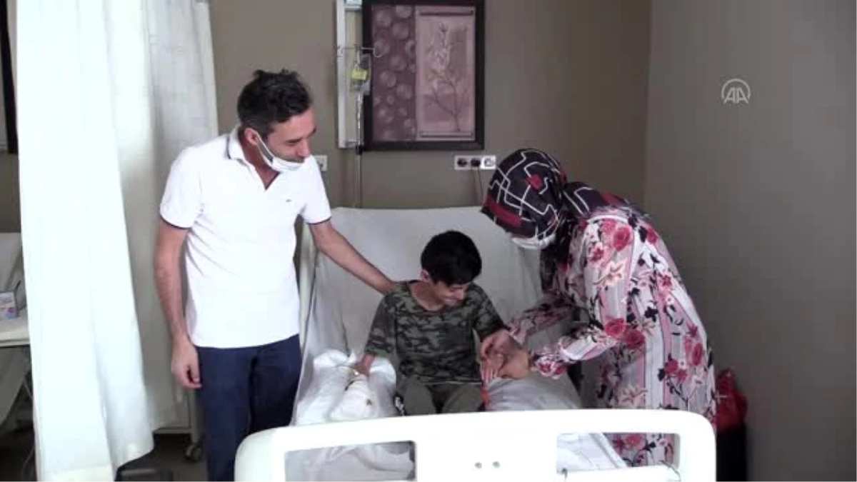 "Kelebek hastası" 4 kişinin kapanan elleri ameliyatla açıldı- GAZİANTEP