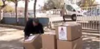 Köy köy dolaşıp tablet, oyuncak ve kıyafet dağıttılar