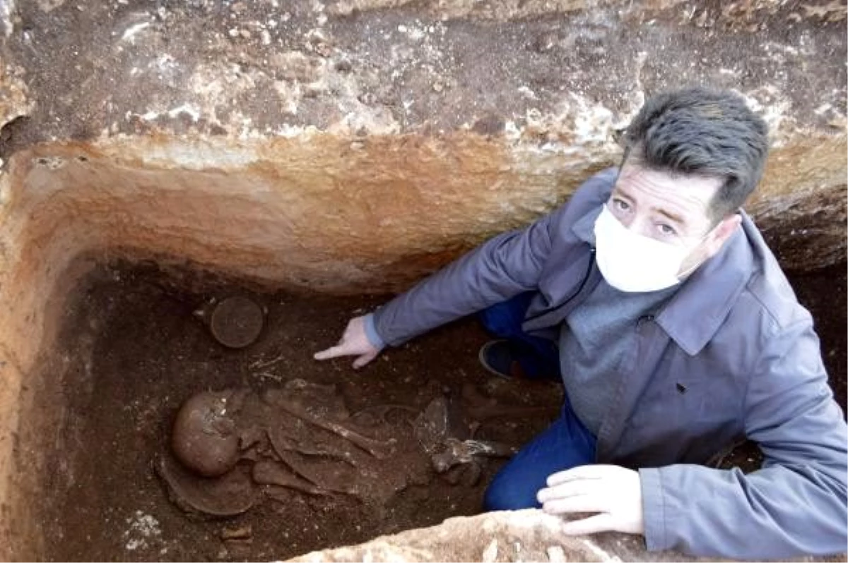Perre Antik Kenti\'nde 1500 yıllık insan iskeleti bulundu