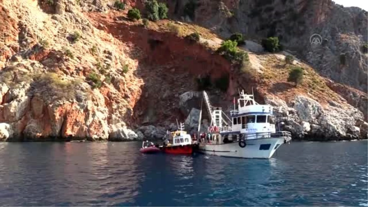 Alanya\'da batan tur teknesi su altından çıkarıldı