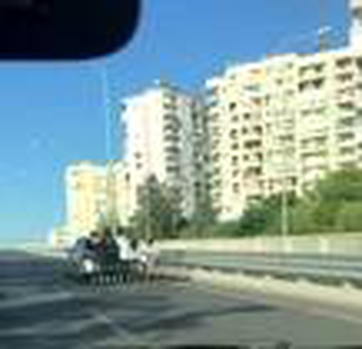 Son dakika haber | Antalya\'da patenli ve motosikletli gençlerin tehlikeli yolculuğu kamerada