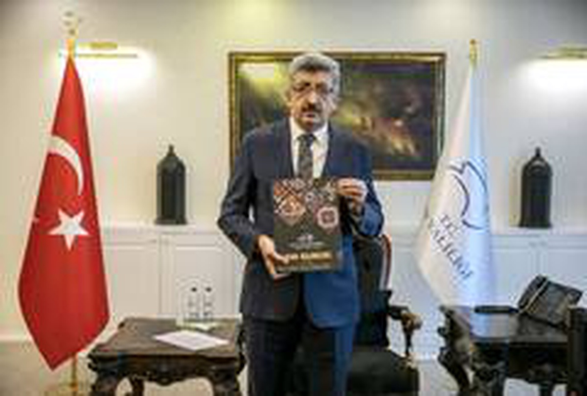 Van Büyükşehir Belediyesi "Van Kilimleri" kataloğu çıkardı
