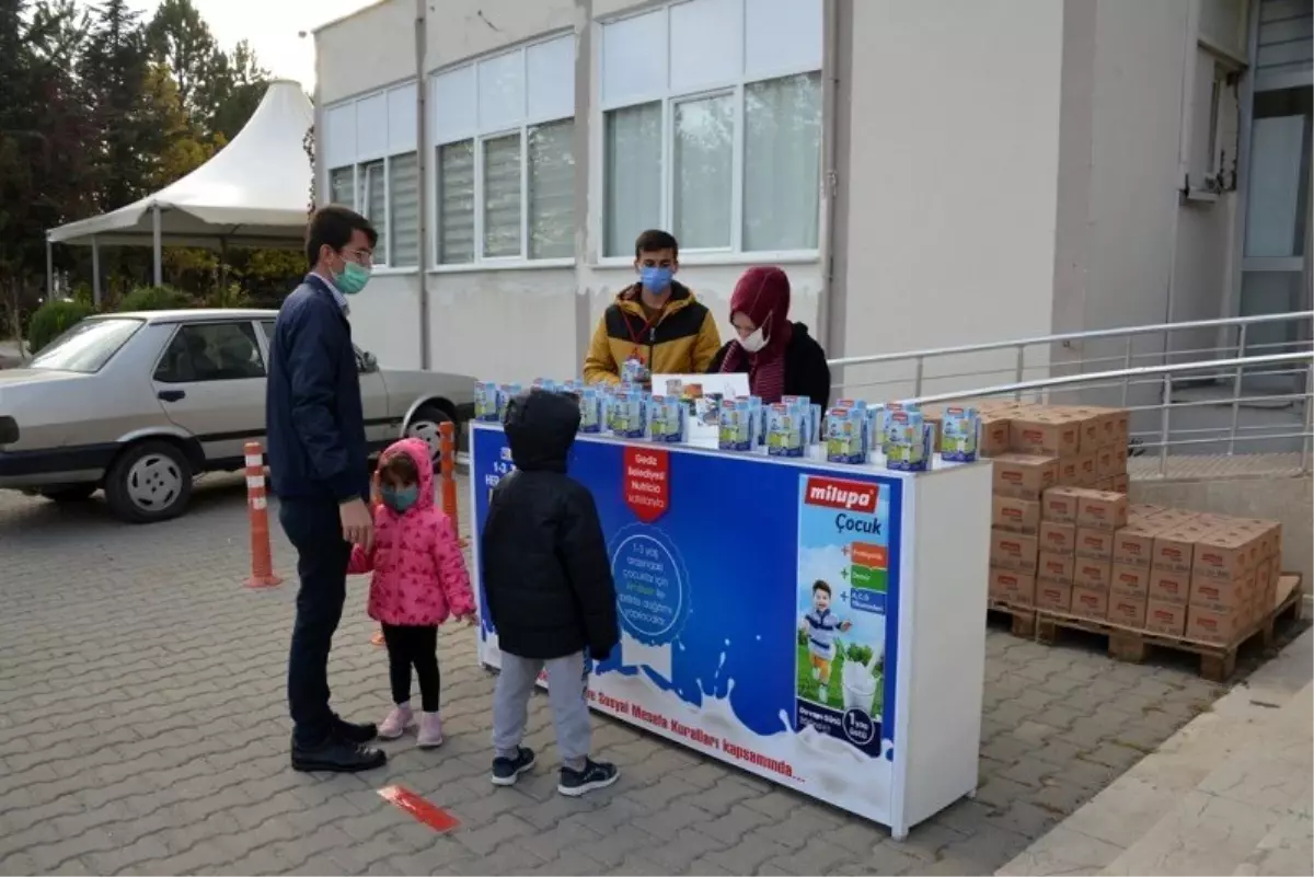 Gediz Belediyesi\'nden ücretsiz süt dağıtımı