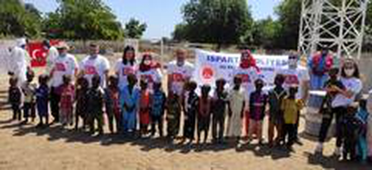Isparta Adliyesi çalışanları Afrika\'da günlük 5 bin kişinin ihtiyacını karşılayacak su kuyusu açtırdı