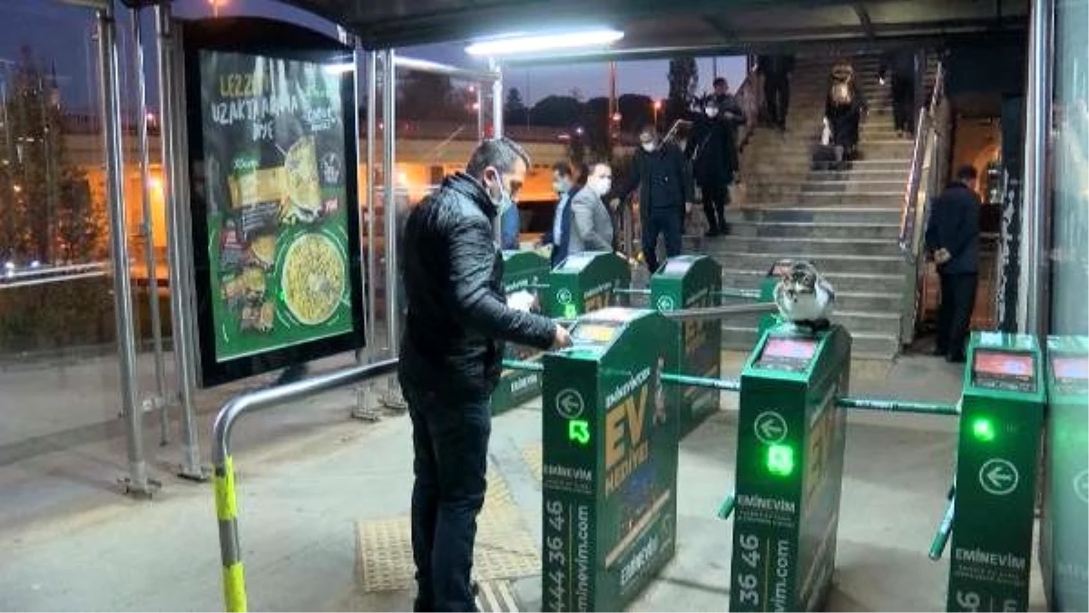 İstanbul\'da 07.00\'da başlayan mesainin toplu ulaşıma ve trafiğe etkisi...