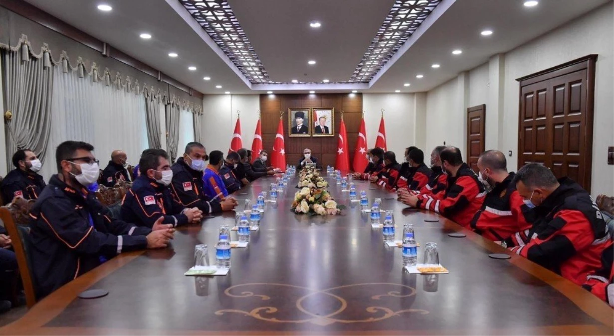 İzmir depreminin kahramanları görev yerleri Diyarbakır\'a döndü