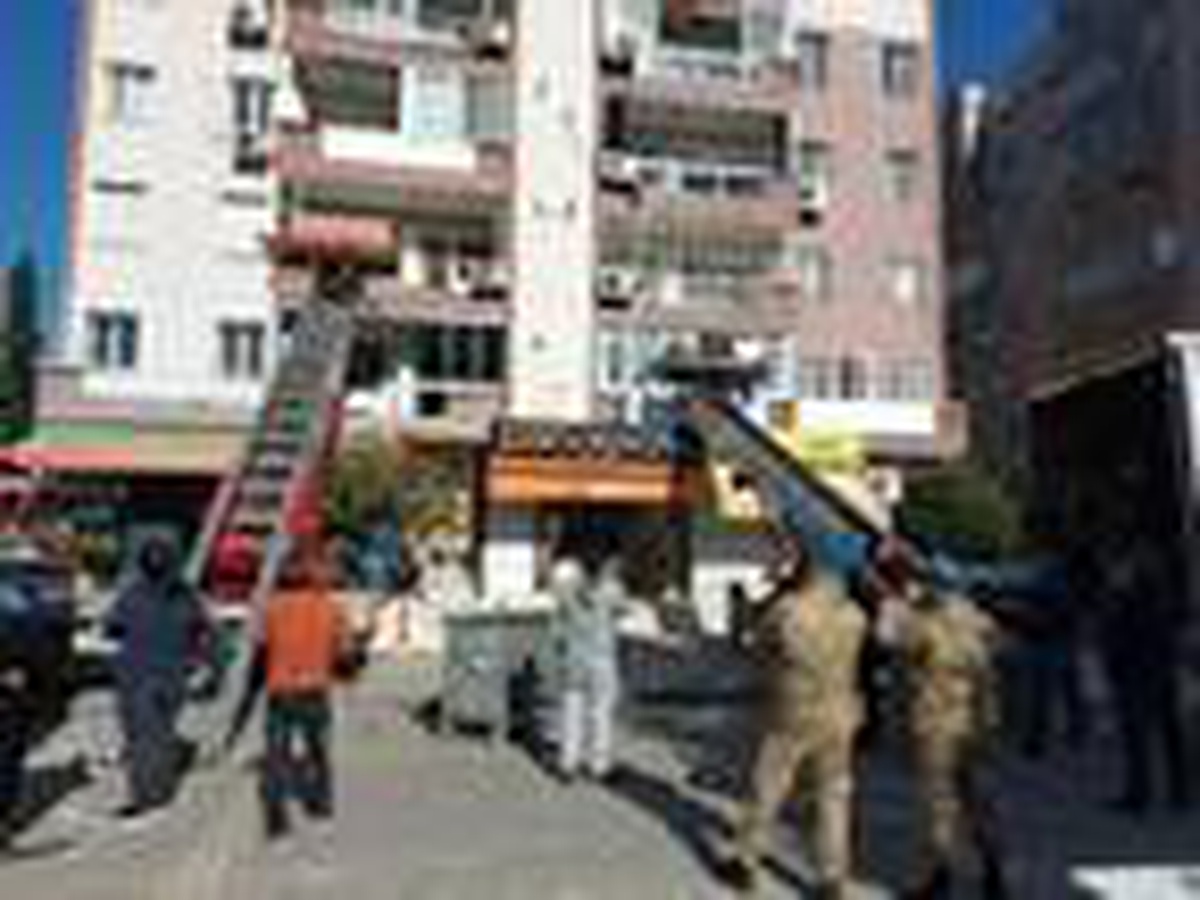 İzmirliler, depremin vurduğu Bayraklı\'dan kaçıyor
