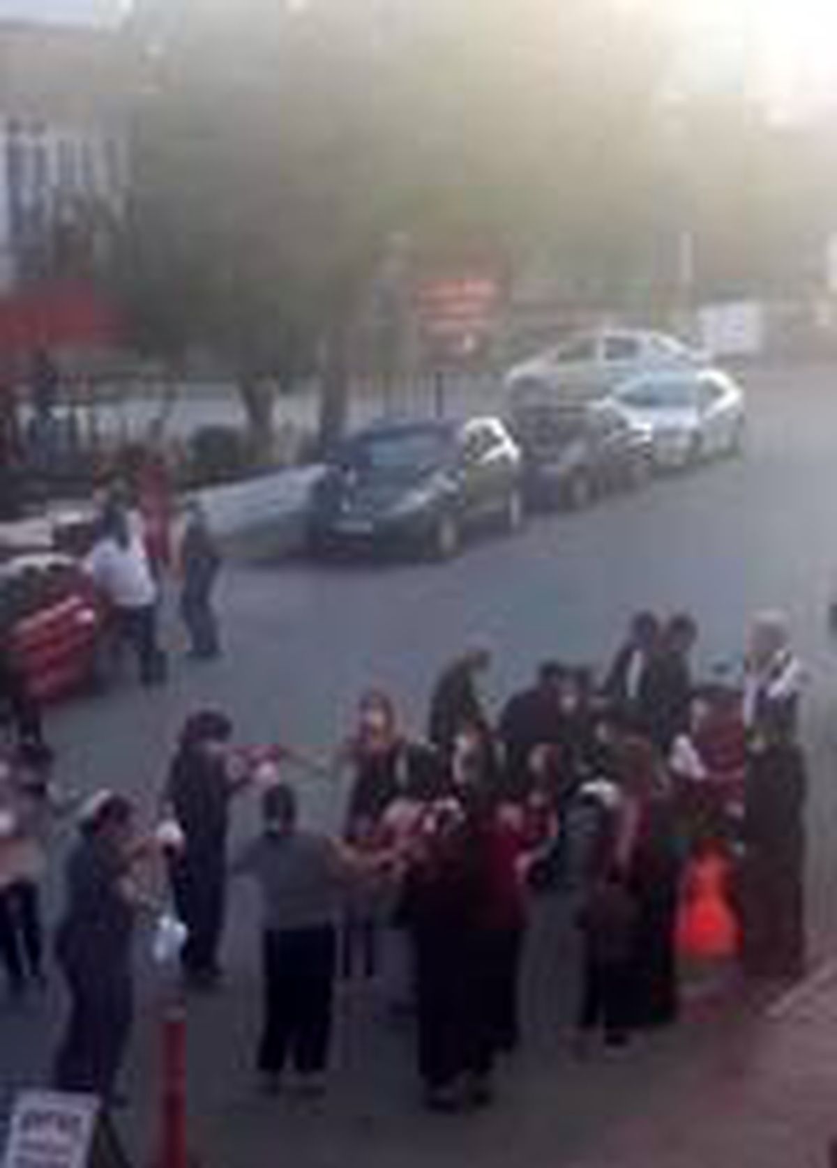 Son dakika... Koronavirüse rağmen sokak düğününde davul-zurna eşliğinde halay çektiler
