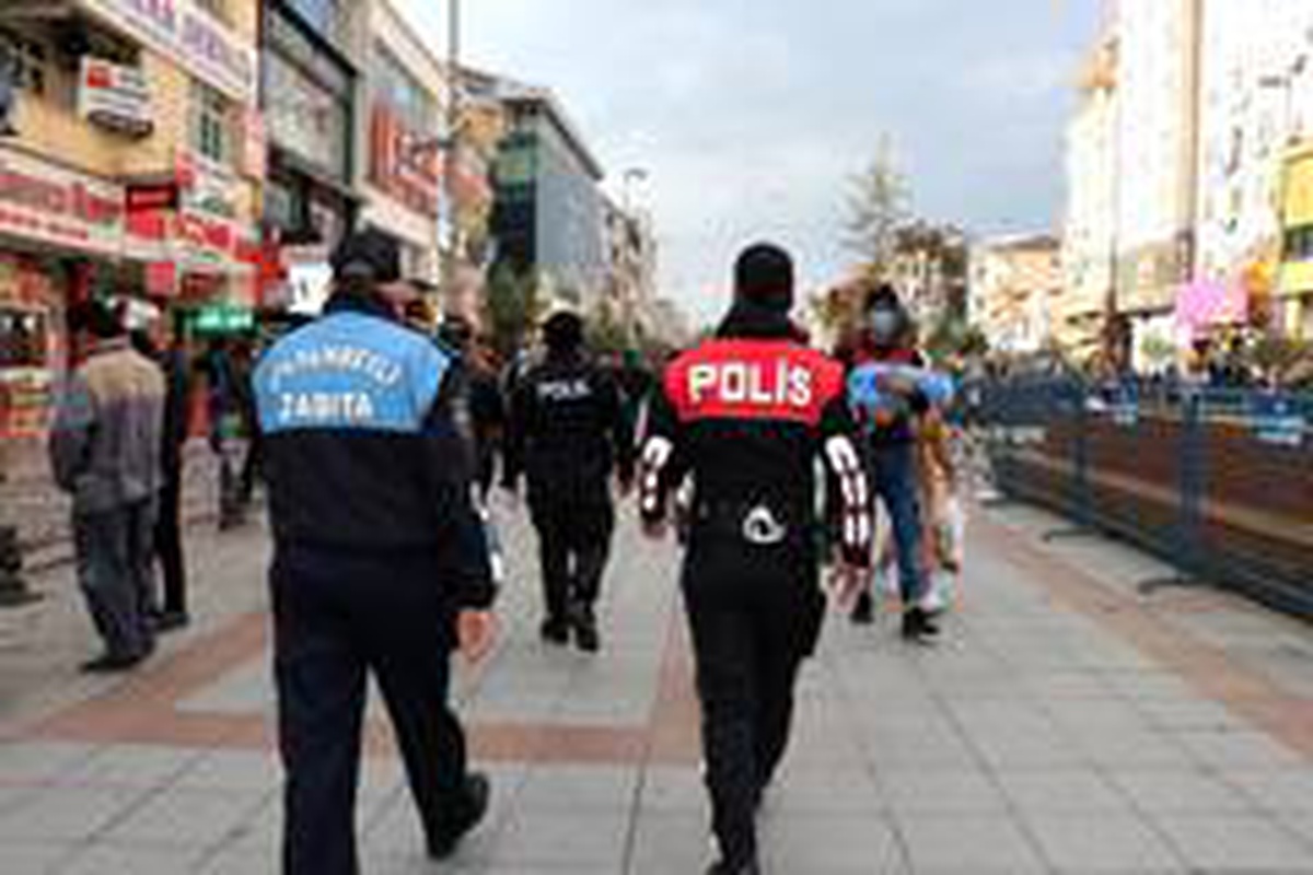 Maske, kurallarına uymayan bin 325 kişiye Sultanbeyli\'de 1 milyon 595 bin lira para cezası kesildi
