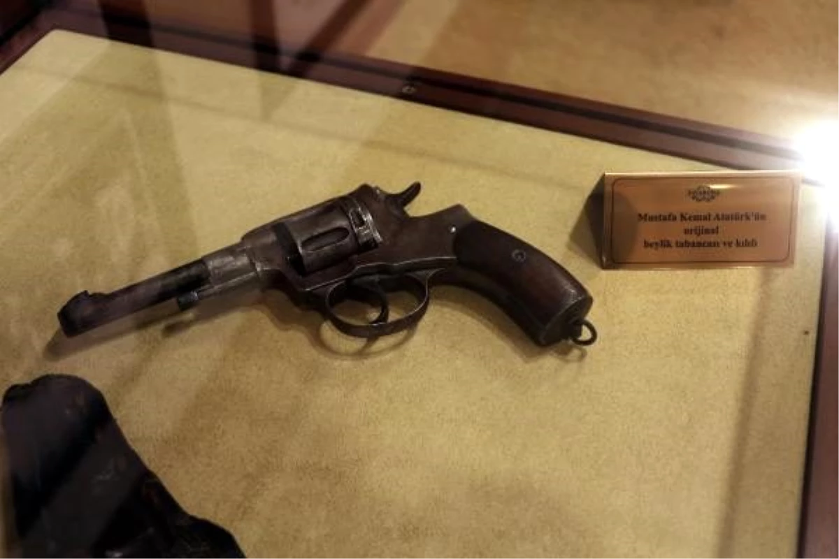 Müzede en çok ilgi Atatürk\'ün asırlık beylik tabancasına