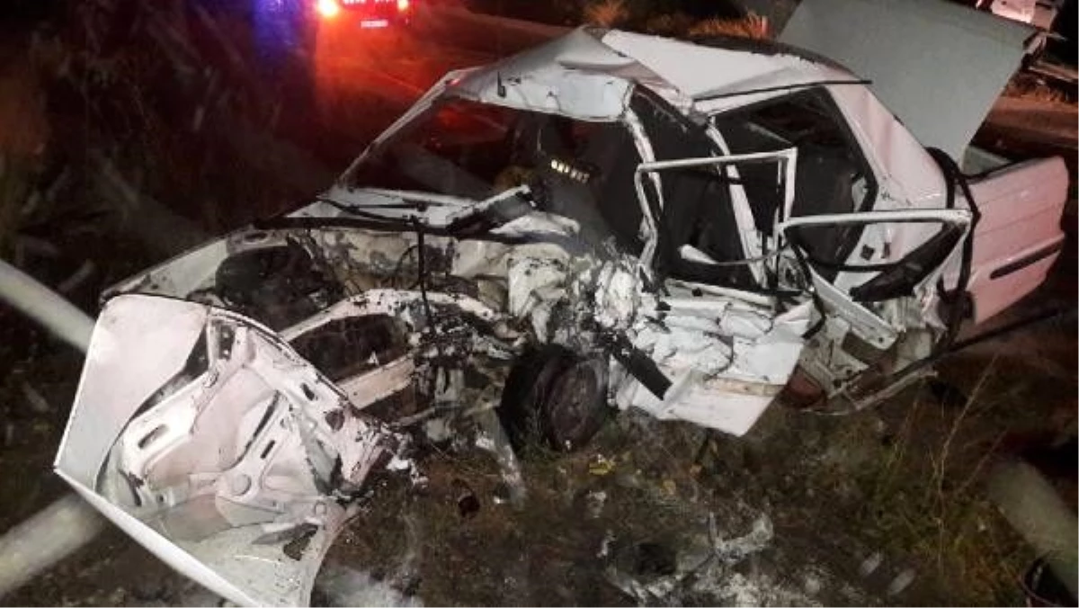 Otomobille hafif ticari araç çarpıştı: 3 ölü, 2 yaralı