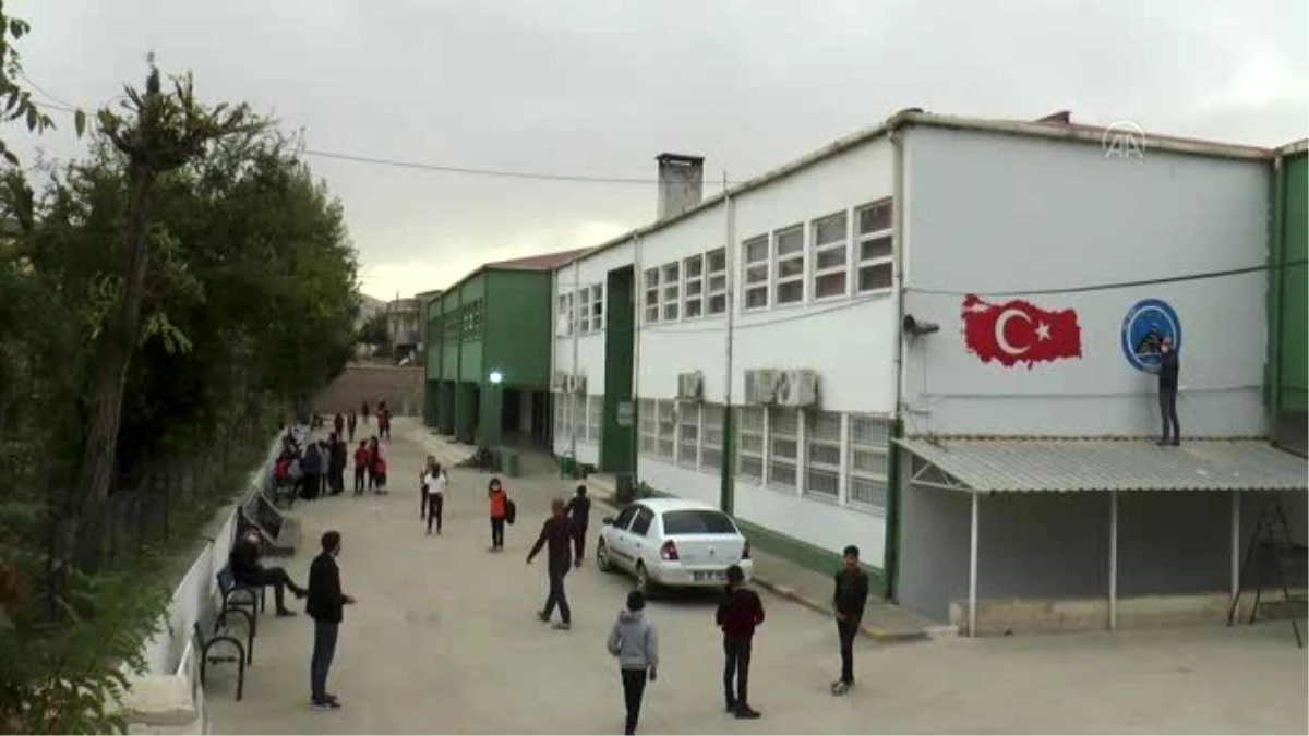 Şırnak\'ta öğretmen ve öğrenciler okullarına "renk" kattı