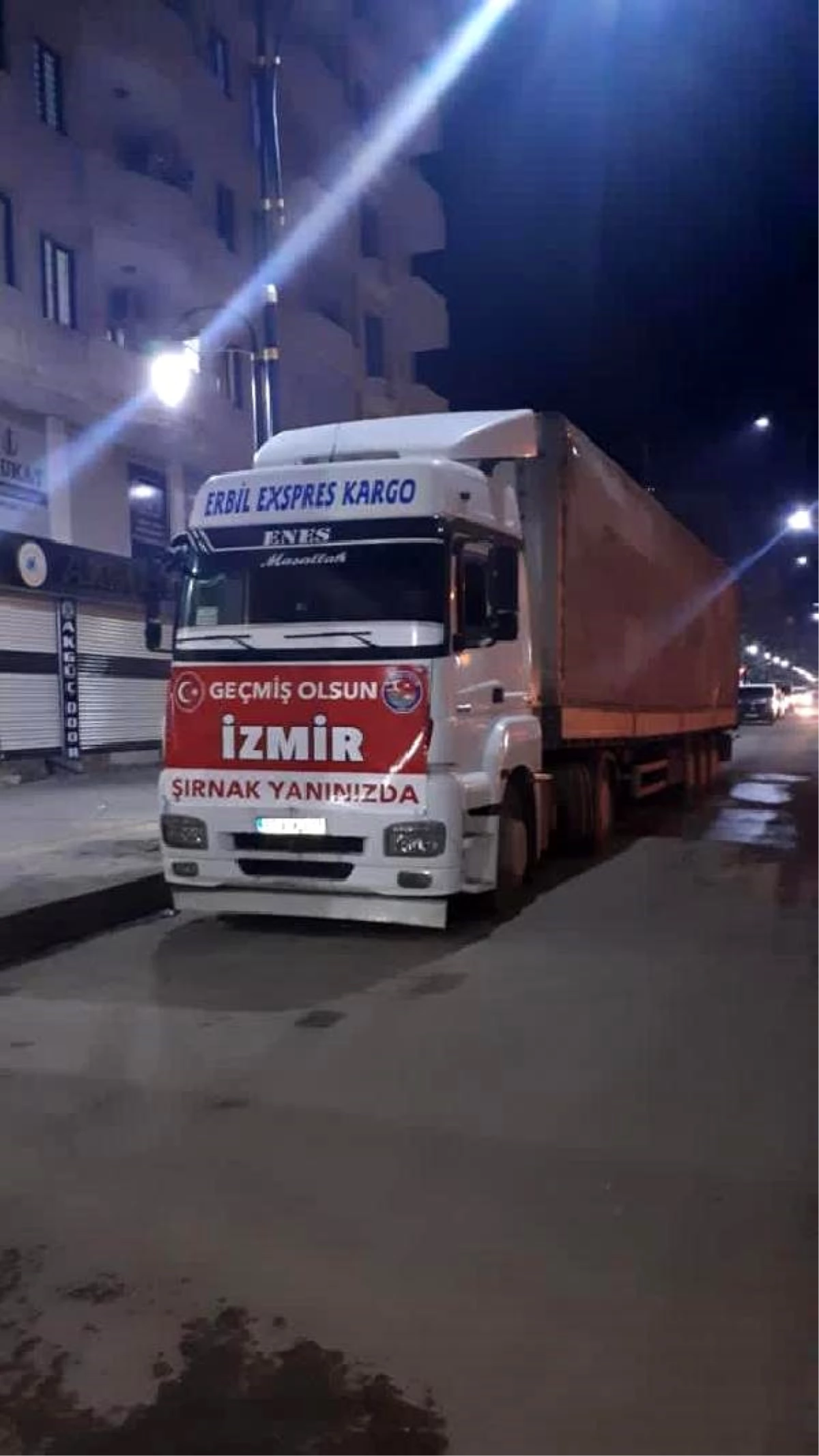 Şırnak\'tan depremin yaşandığı İzmir\'e 1 TIR gıda yardımı