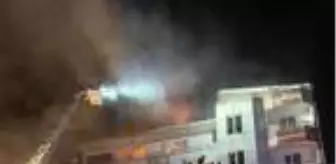 Son dakika haber: SULTANBEYLİ'DE KORKUTAN ÇATI YANGINI