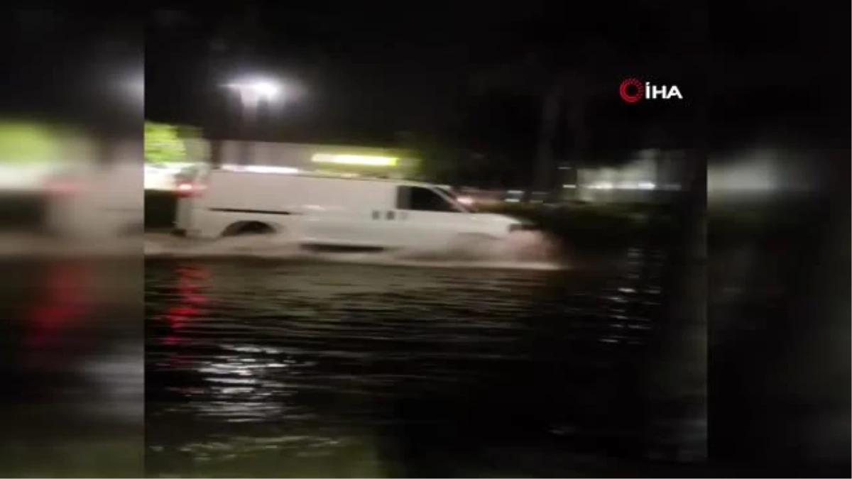 Tropikal fırtına Eta Florida\'yı vurdu