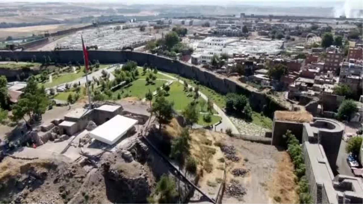 Turkey: 1,700-year-old Roman tombs unearthed