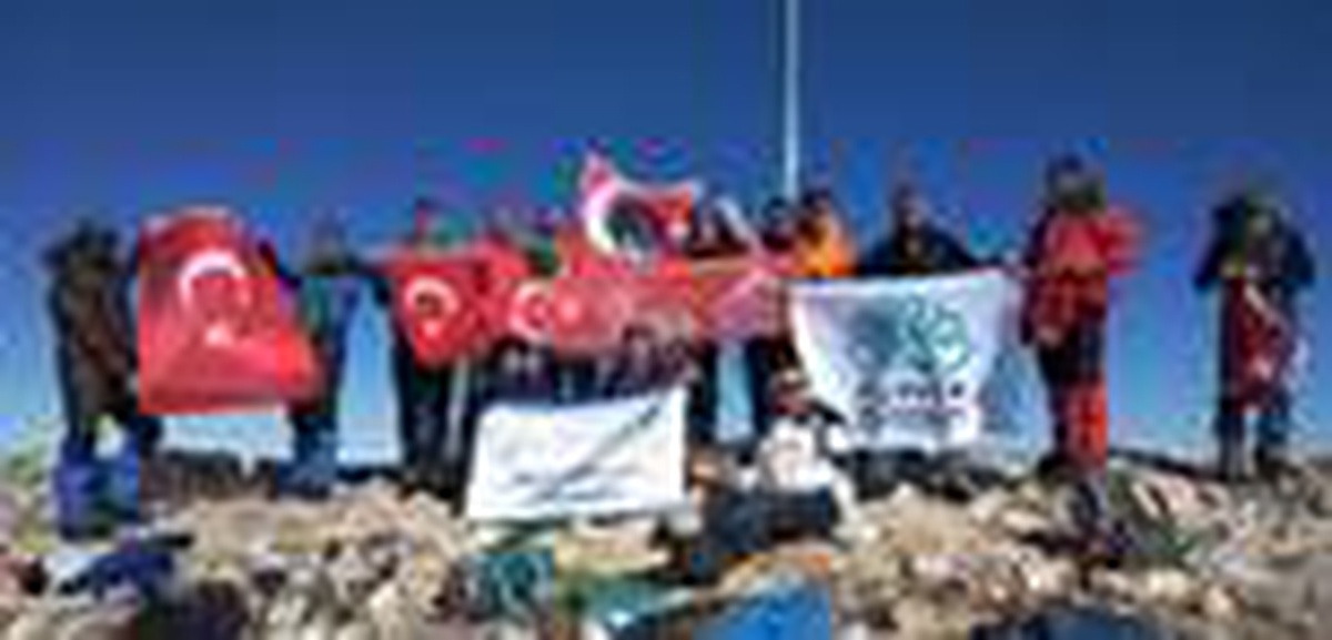 Uludağ\'ın zirvesinde Atatürk\'ü andılar