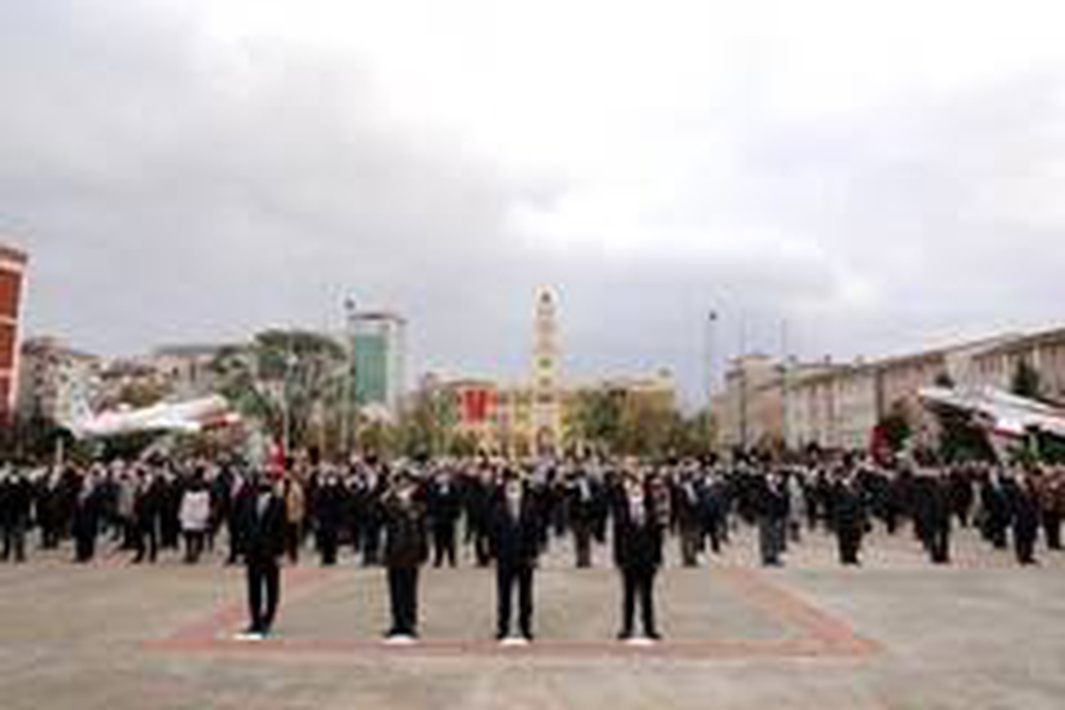 Atatürk Büyükçekmece\'de saygıyla anıldı