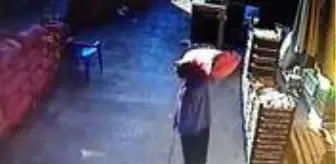 Atatürk için omzundaki 35 kiloluk biber çuvalıyla saygı duruşunda bulundu