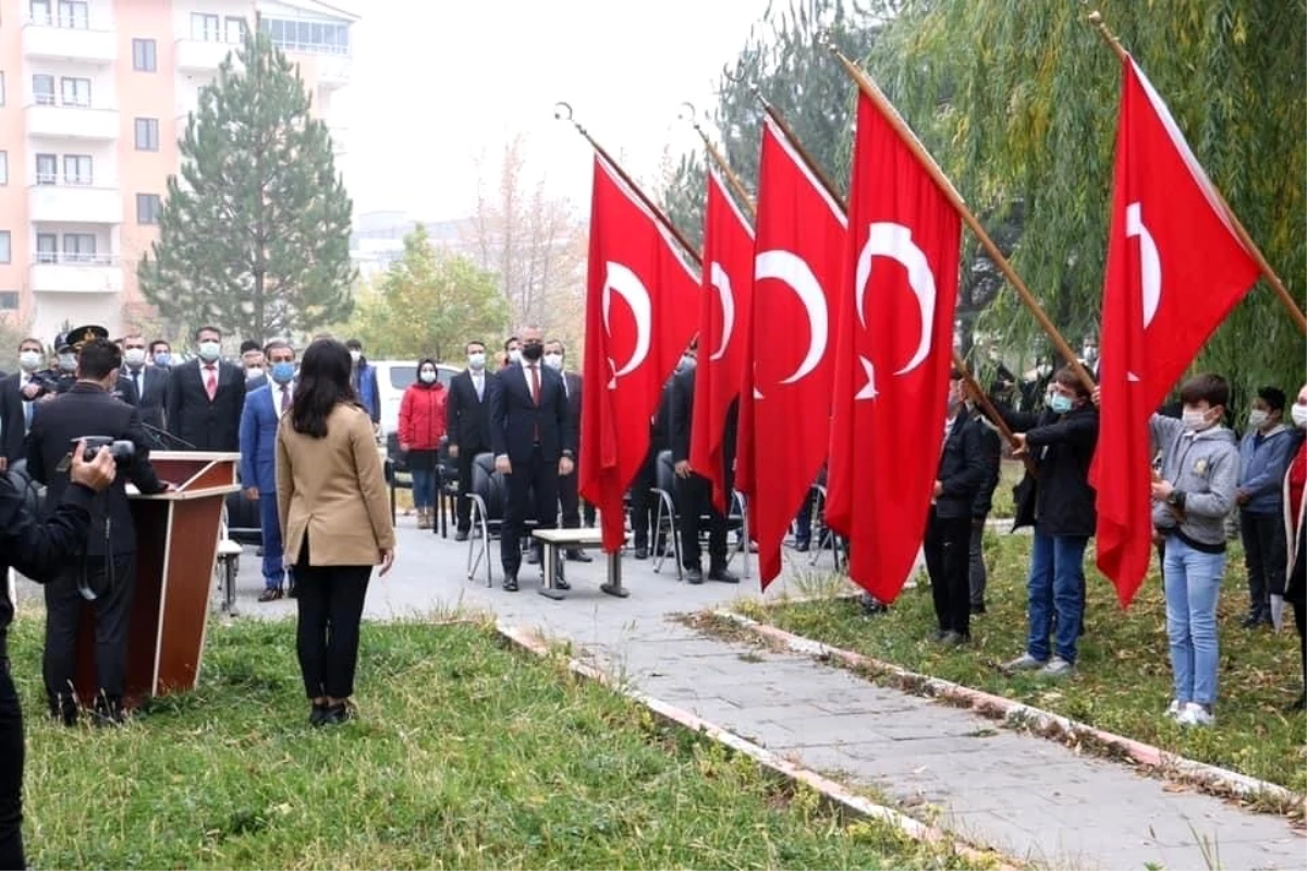 Atatürk\'ün ebediyete intikalinin 82.yıl dönümü