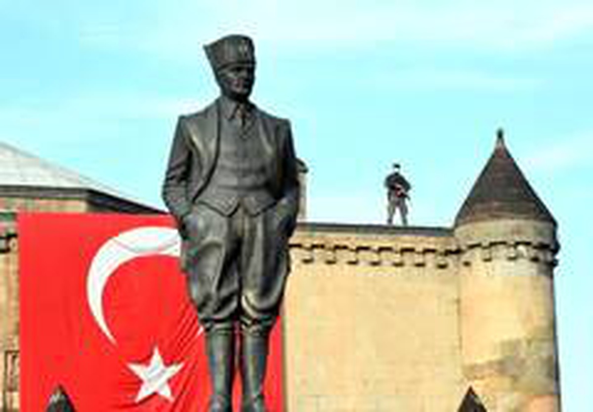 Atatürk\'ün ebediyete irtihalinin 82.yıl dönümü