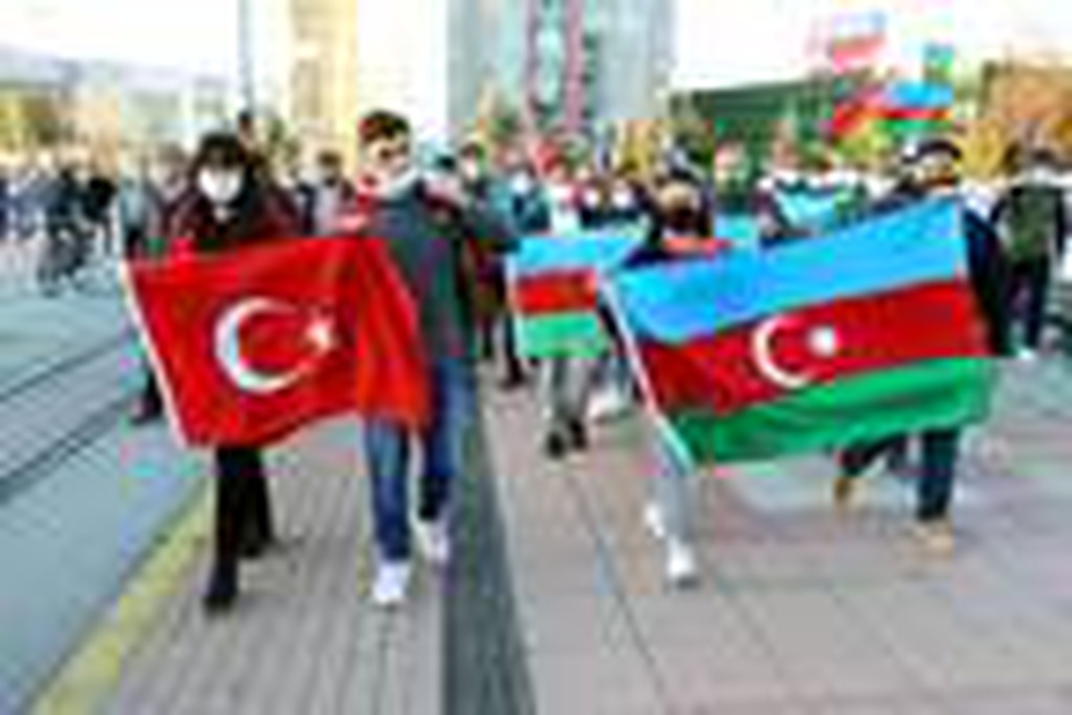 Azerbaycan\'ın Karabağ zaferi Eskişehir\'de coşkuyla kutlandı