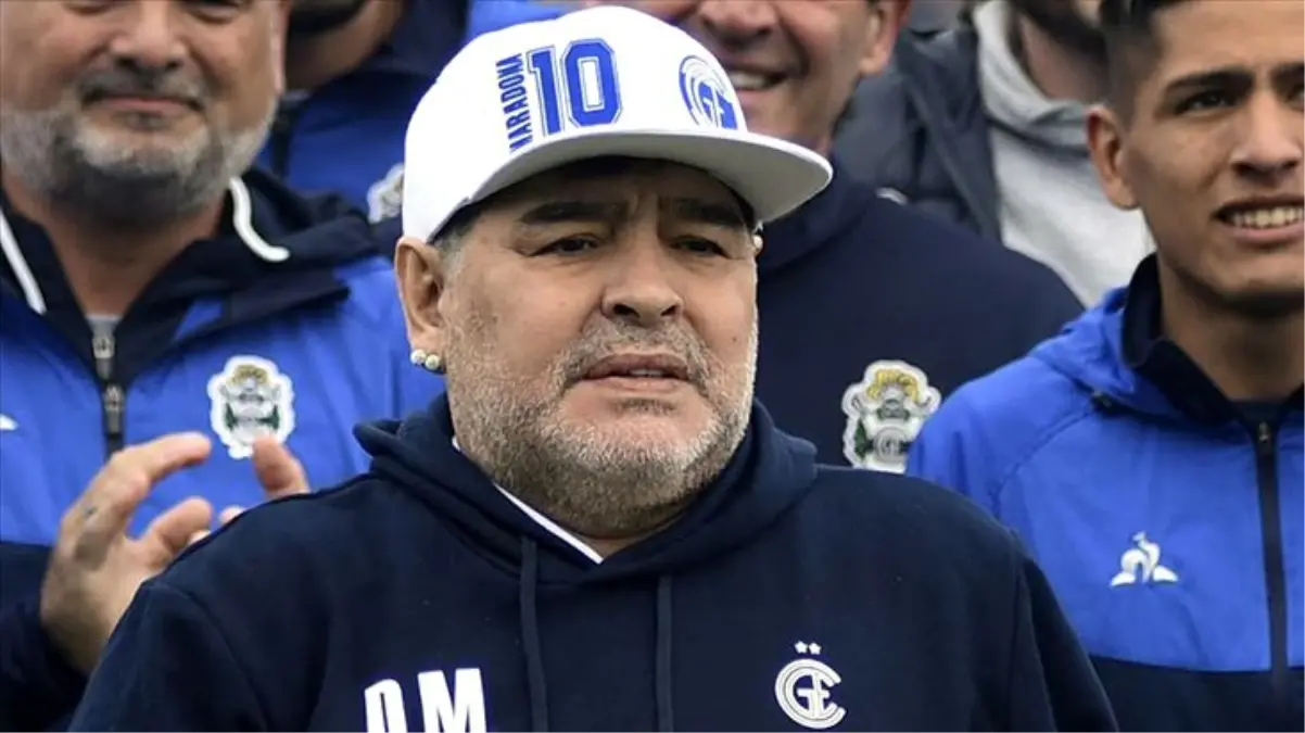 Beyin ameliyatı olan Maradona, koronalı hasta ile aynı hastane katında kalıyor