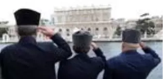 Boğazdan Dolmabahçe'yi selamladılar