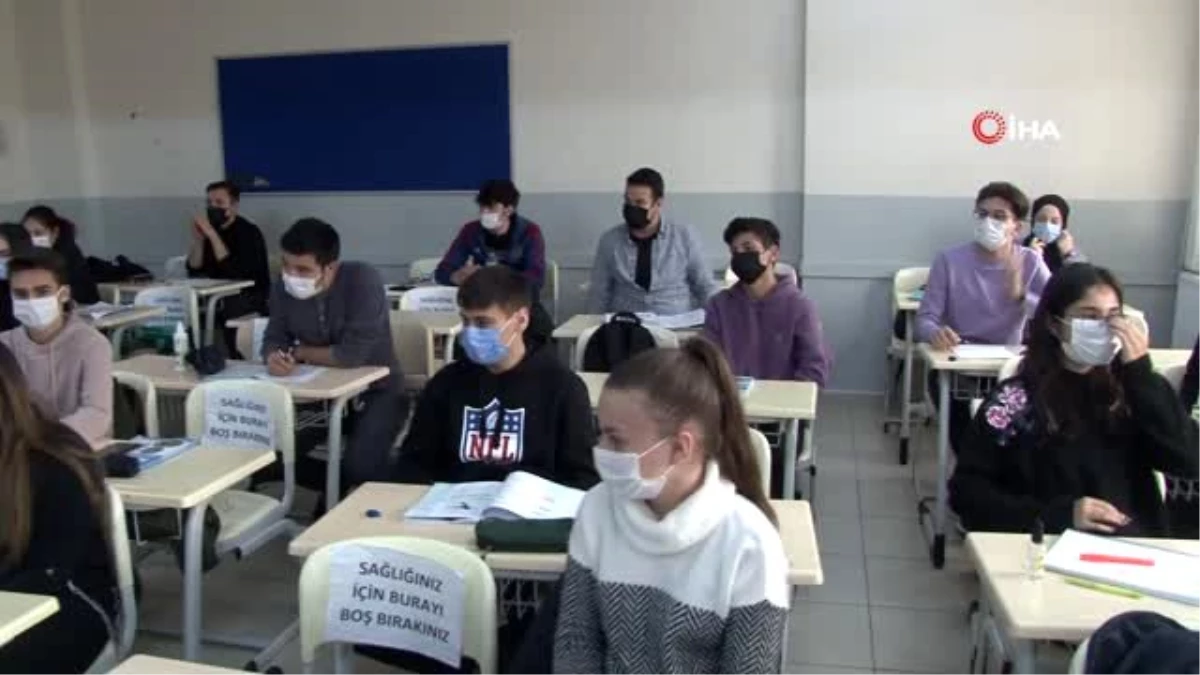 Çekmeköy\'de YKS\'ye hazırlanan öğrencilere dijital dershane desteği