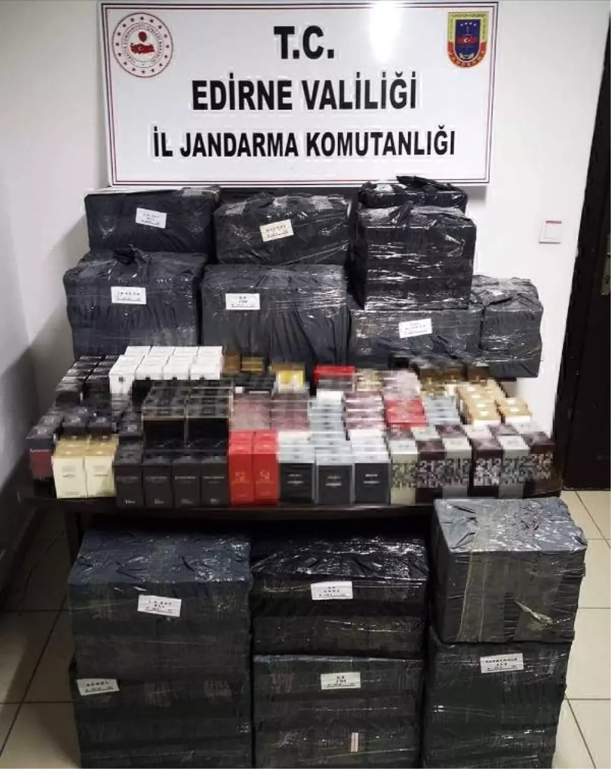 Edirne\'de 2 bin 738 kaçak parfüm ele geçirildi