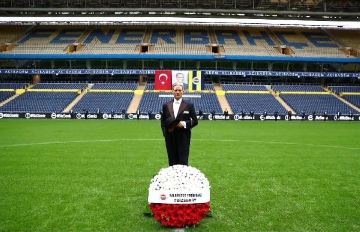 Fenerbahçe Stadı\'nda Atatürk için saygı zinciri oluşturuldu