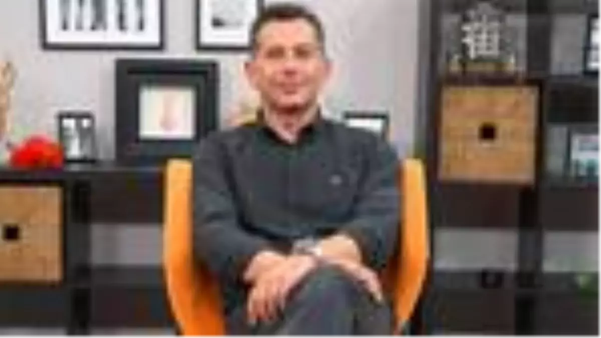 Kanal D Ana Haber Sunucusu Deniz Bayramoğlu\'ndan Atatürk sorusu: "Paşam yorulmadınız mı?"