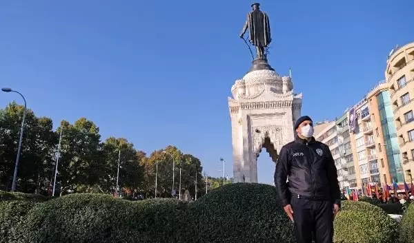 Konya'da Atatürk özlemle anıldı, 80 yaşındaki kadın gözyaşlarını tutamadı