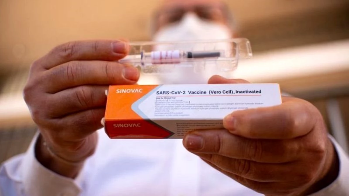 Türkiye\'de de denenen koronavirüs aşısı ciddi bir ters etki nedeniyle Brezilya\'da askıya alındı