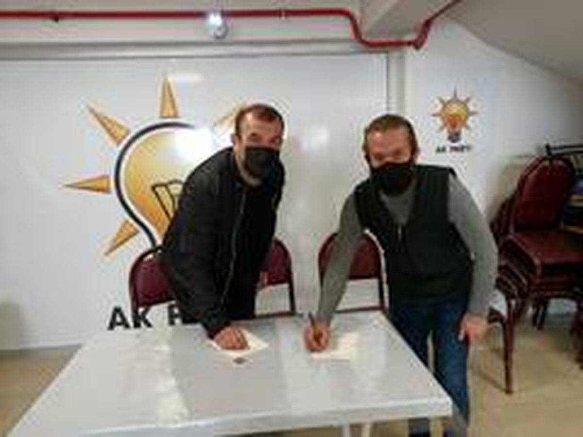 Köylerde kapı kapı dolaşıp AK Parti\'ye üye yaptı