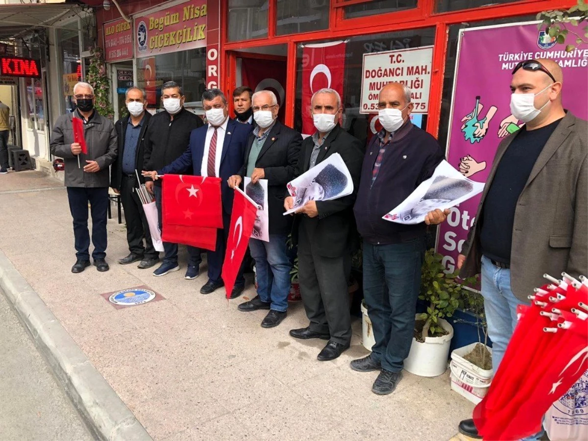 Mut\'ta Türk bayrağı ve Atatürk posteri dağıtıldı