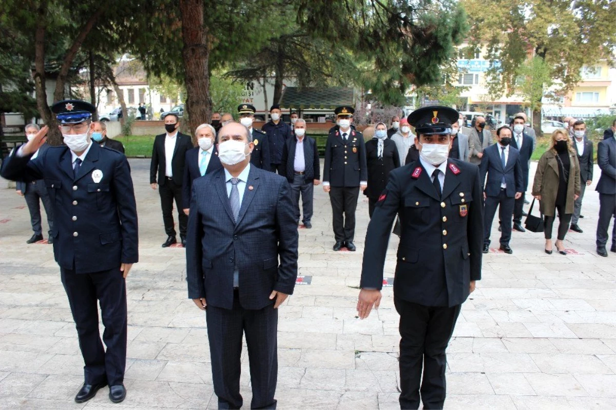 Osmaneli\'nde 10 Kasım Atatürk\'ü anma programı düzenlendi
