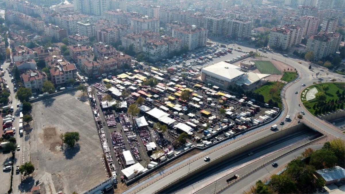 Selçuk Belediyesi semt pazar alanlarındaki trafik sorununu çözüyor