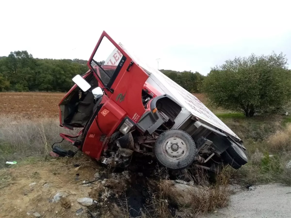 Tekirdağ\'da kamyon şarampole uçtu: 3 yaralı