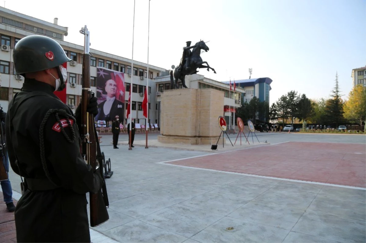 Tunceli\'de 10 Kasım Atatürk\'ü anma töreni