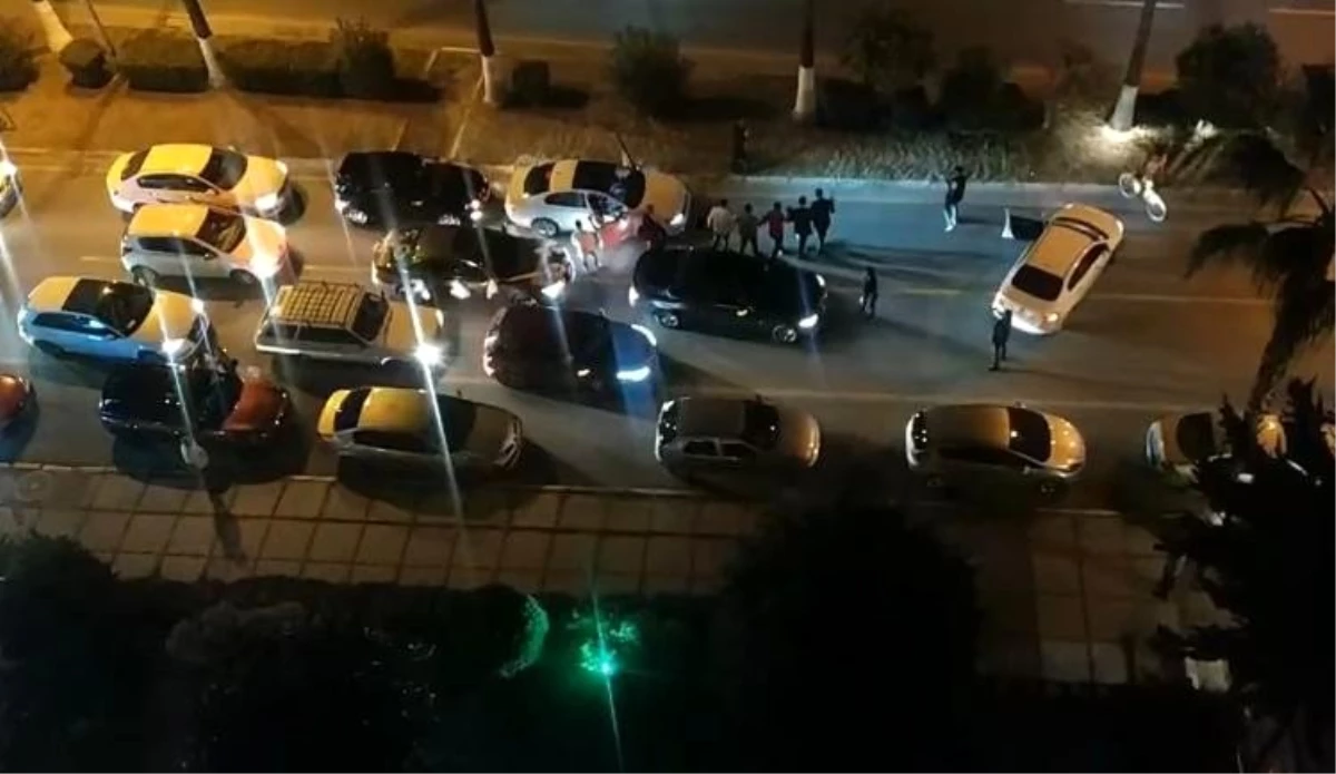 Yolu trafiğe kapatıp, halay çektiler, cezayı yediler