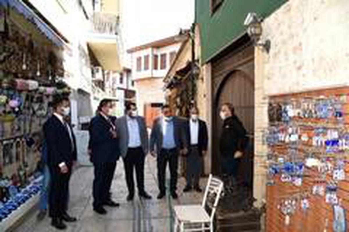 AESOB Başkanı Dere, Kaleiçi esnafının sıkıntılarını dinledi