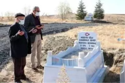 canakkale de sehit dusen babasi icin yozgat taki koyune mezar yaptirdi