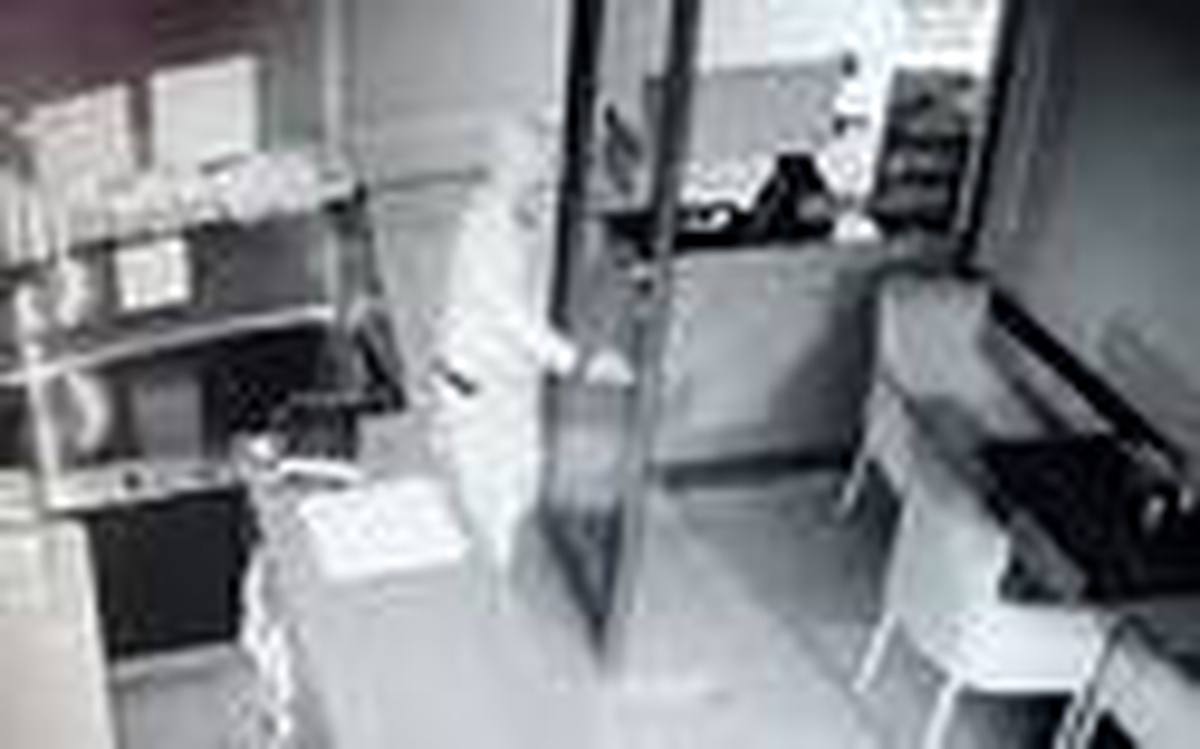 Bursa\'da sadaka kutusunu çalan zanlı güvenlik kameralarına yansıdı