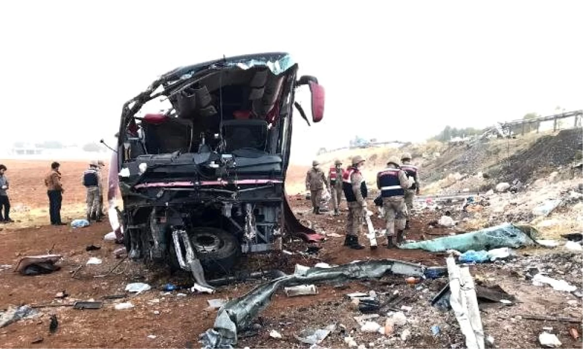 Son dakika haberi: Irak\'tan Samsun\'a yolcu taşıyan otobüs, Şanlıurfa\'da devrildi: İbad bebek öldü, 31 yaralı -