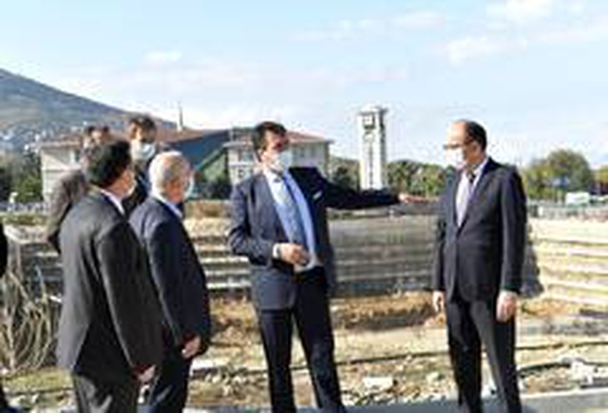 İş adamlarından Osmangazi Meydanı\'na tam not